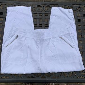 Chico’s ankle pant with zippered pockets